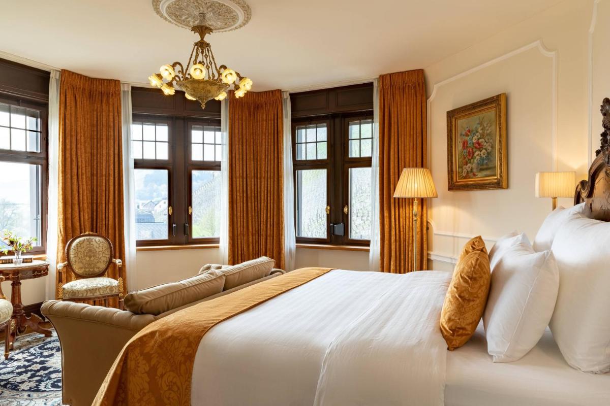 Ein Bett oder Betten in einem Zimmer der Unterkunft Schloss Lieser, Autograph Collection