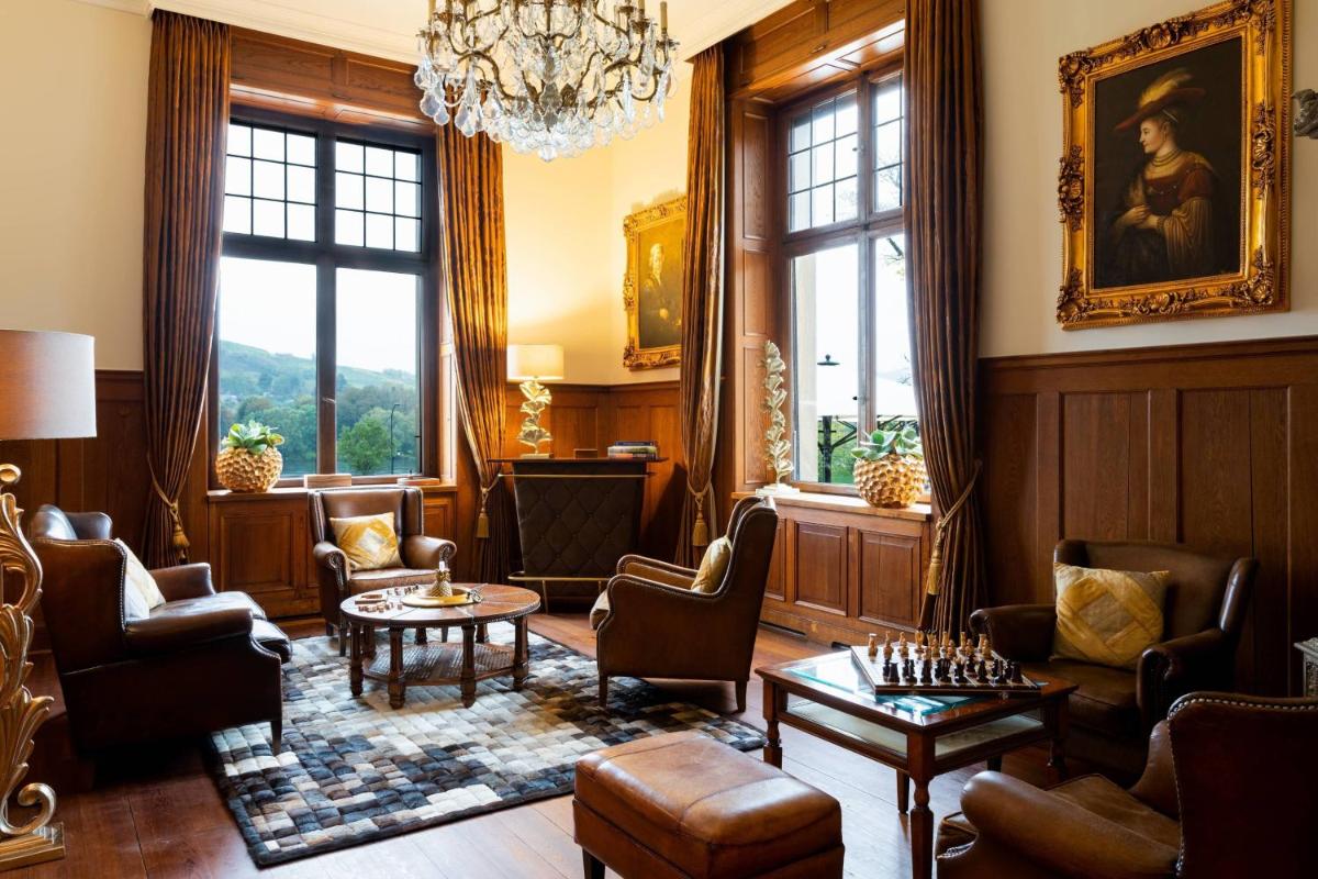 Ein Sitzbereich in der Unterkunft Schloss Lieser, Autograph Collection
