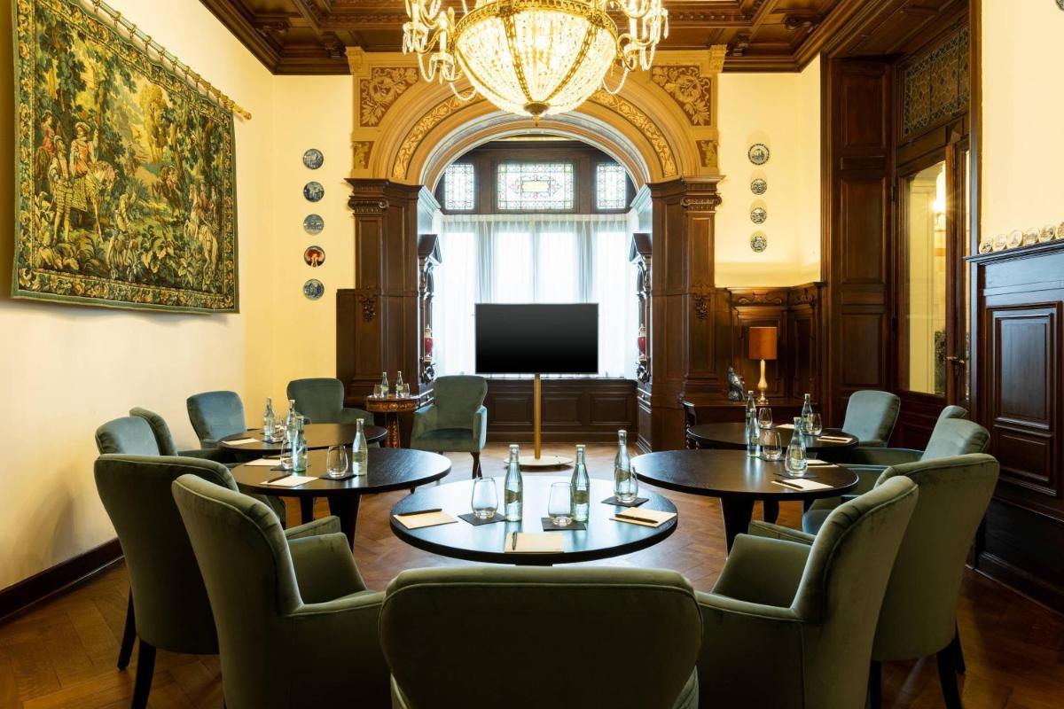 TV/Unterhaltungsangebot in der Unterkunft Schloss Lieser, Autograph Collection
