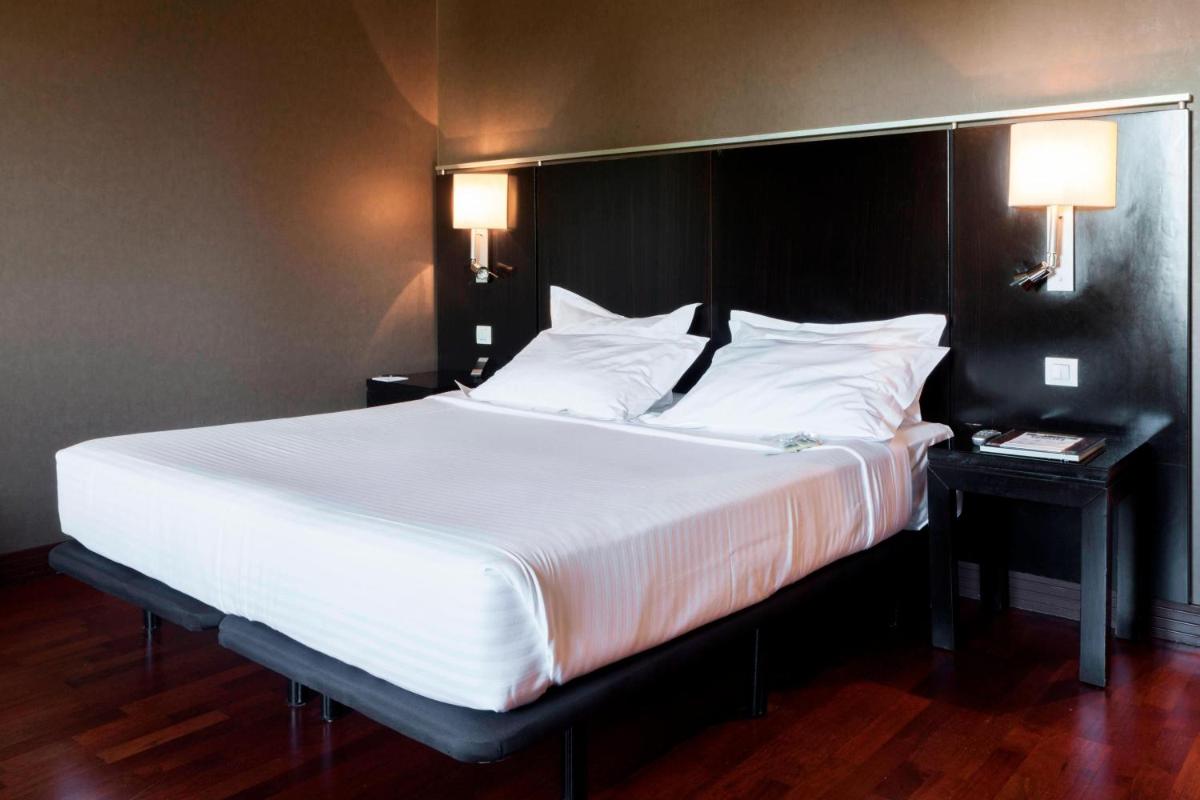Cama o camas de una habitación en AC Hotel Palacio de Santa Ana by Marriott