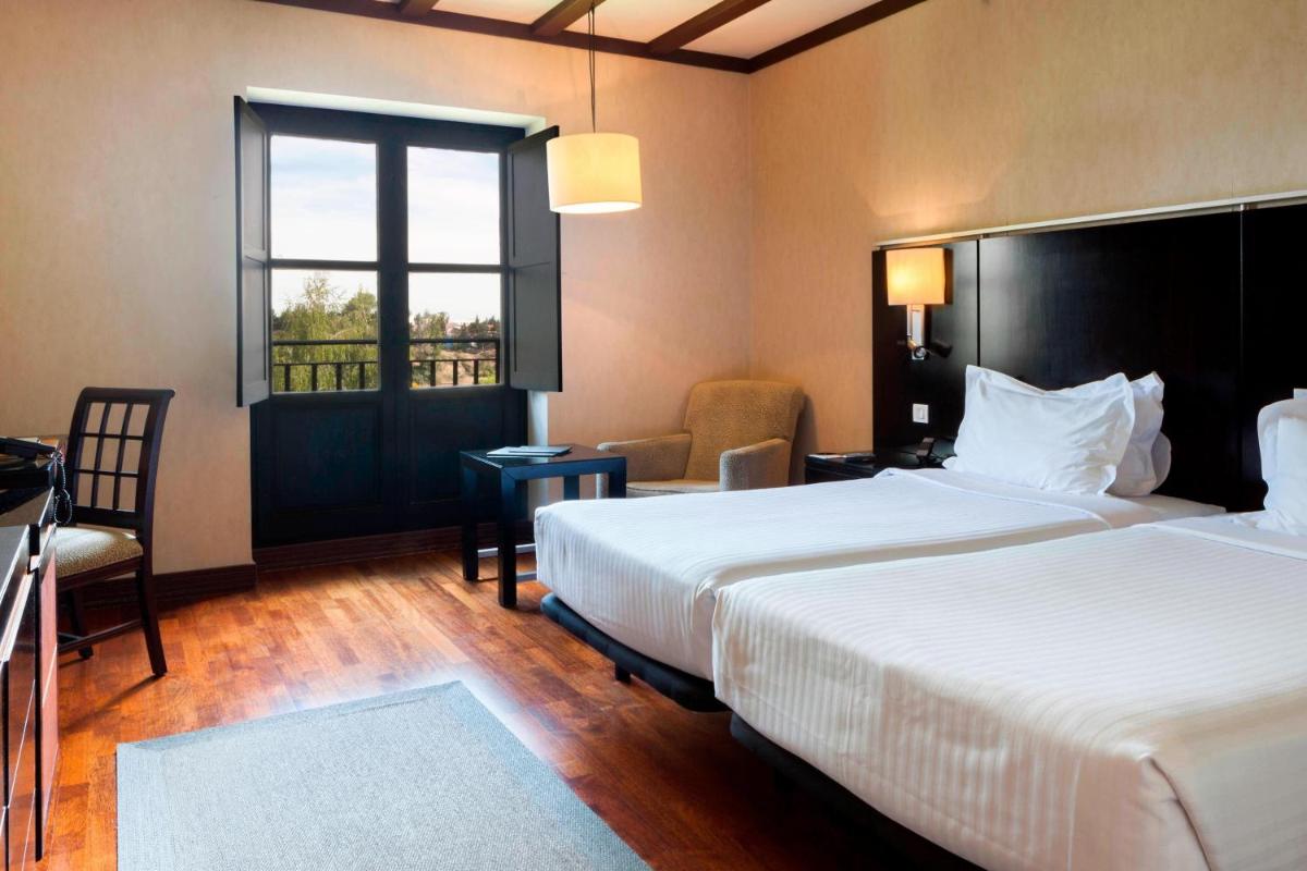 Cama o camas de una habitación en AC Hotel Palacio de Santa Ana by Marriott