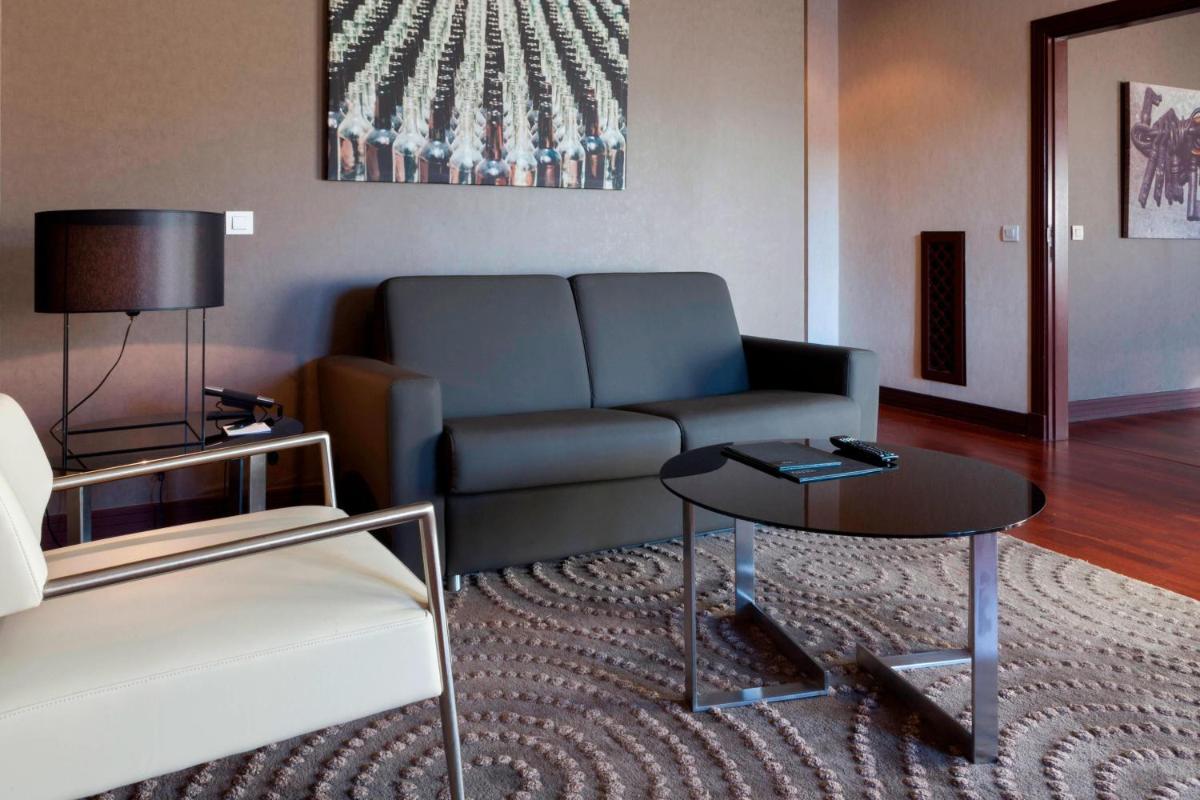 Zona de estar de AC Hotel Palacio de Santa Ana by Marriott