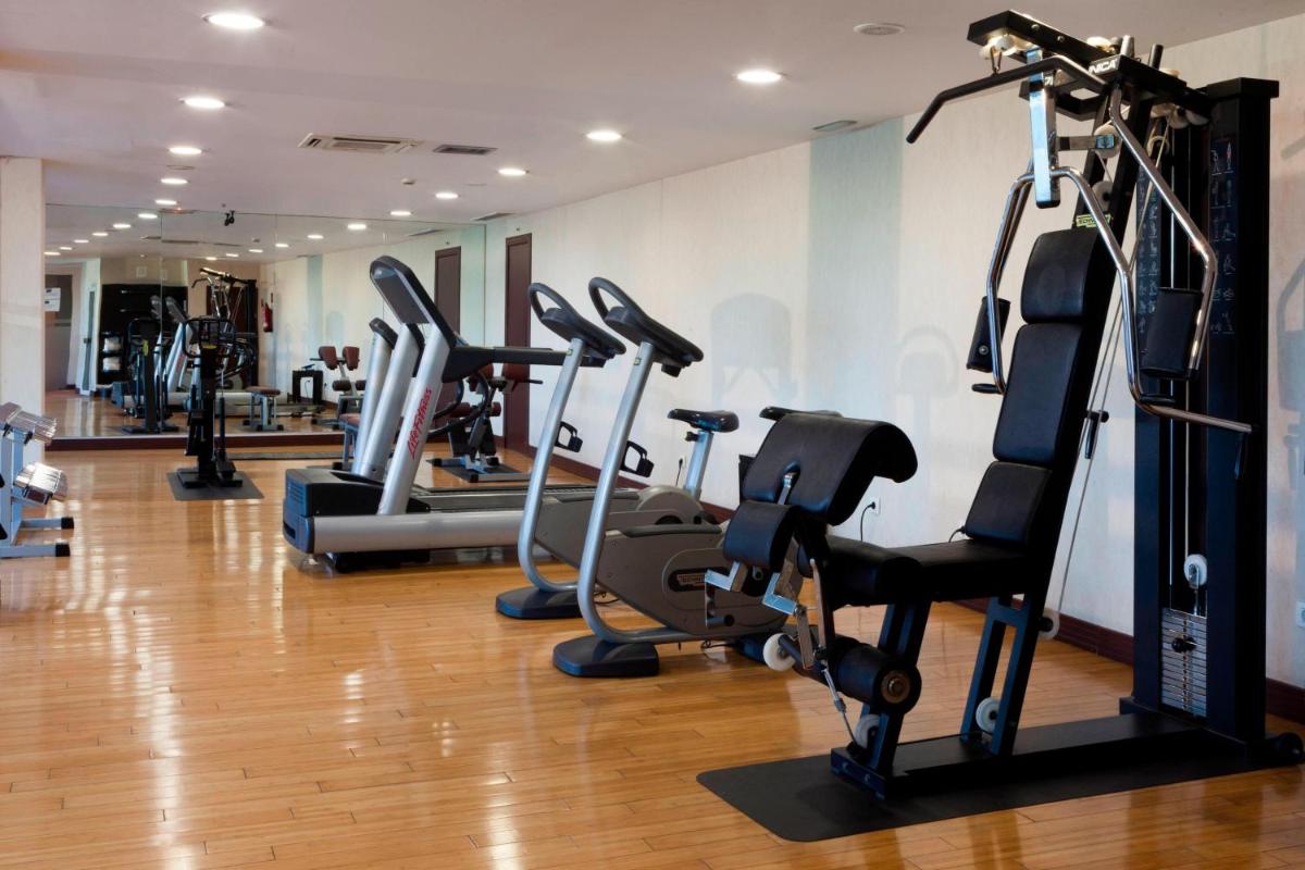 Gimnasio o instalaciones de fitness de AC Hotel Palacio de Santa Ana by Marriott
