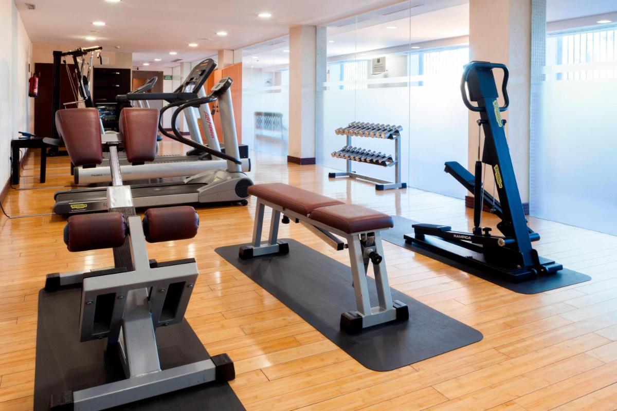 Gimnasio o instalaciones de fitness de AC Hotel Palacio de Santa Ana by Marriott