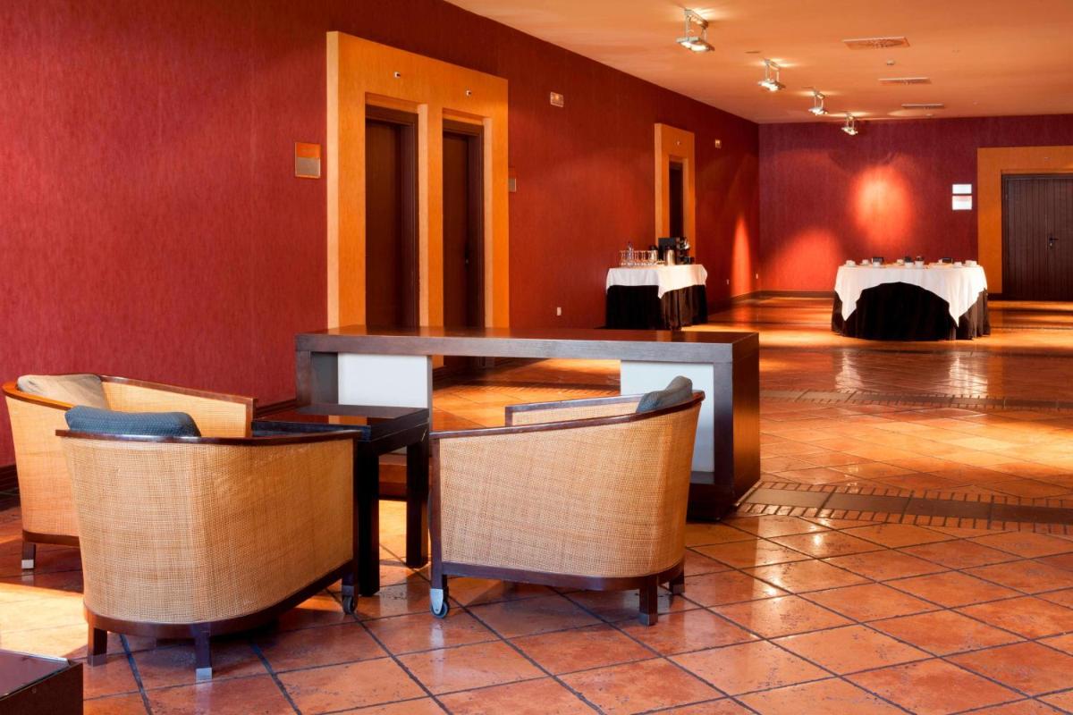 Zona de estar de AC Hotel Palacio de Santa Ana by Marriott