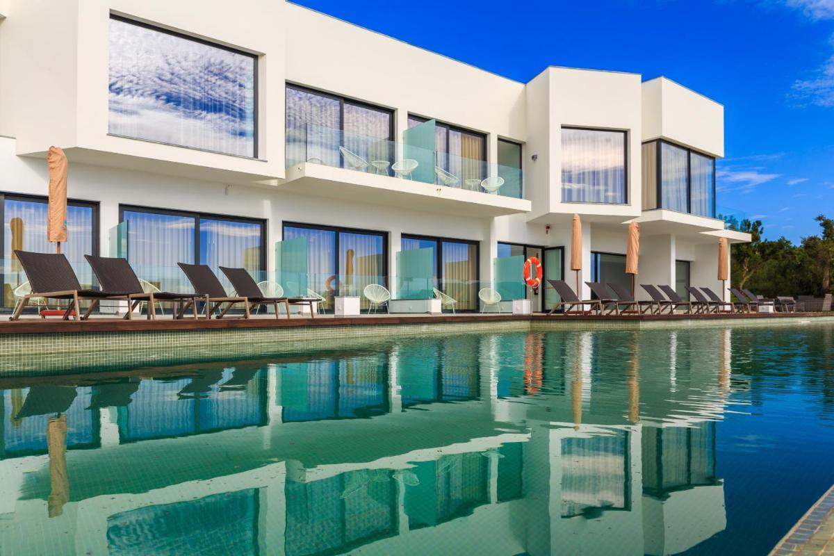 A piscina em ou perto de Enigma - Nature & Water Hotel