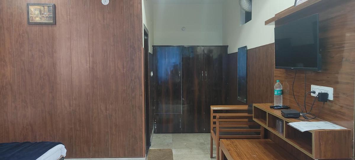 Arya Mansion - Housity