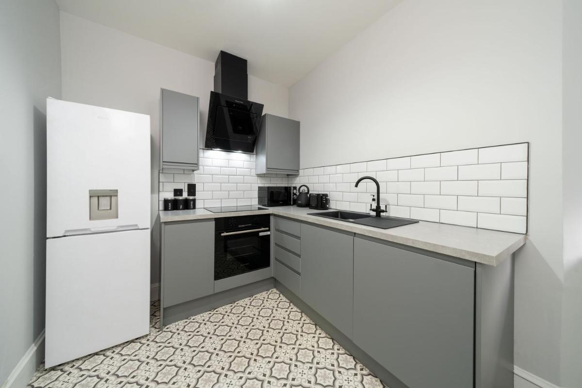 Lochside Apartments, Apt B - Housity