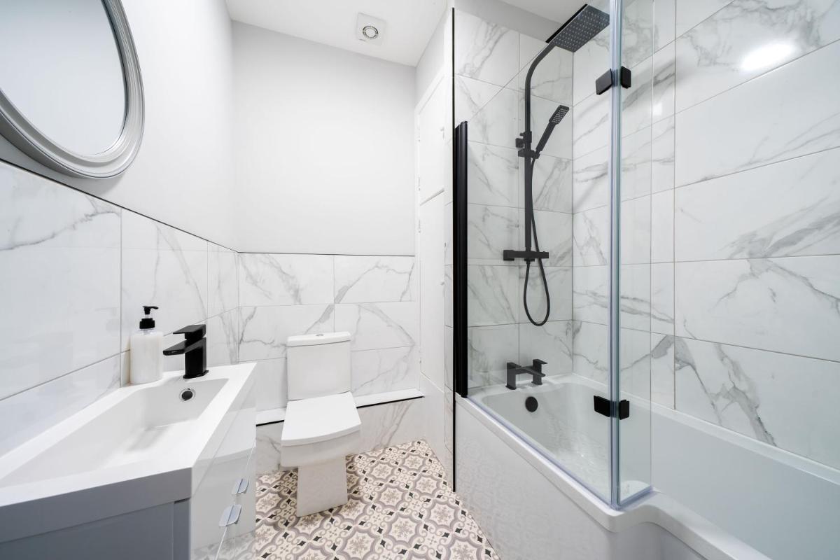 Lochside Apartments, Apt B - Housity