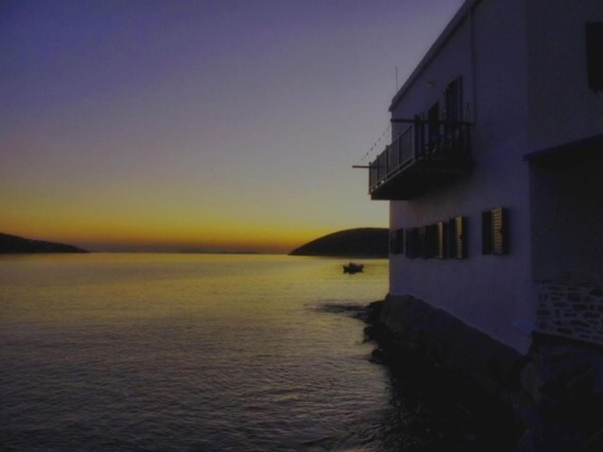 Amorgis Seaside Villa - Housity