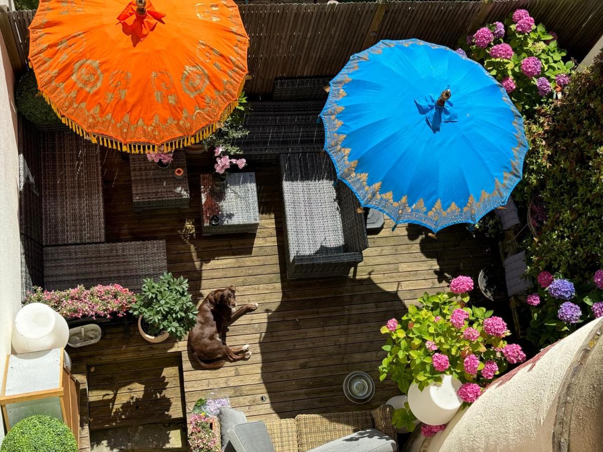 Jardin de l'établissement TOWNHOUSE TROUVILLE - Appart'Hotel & Studios