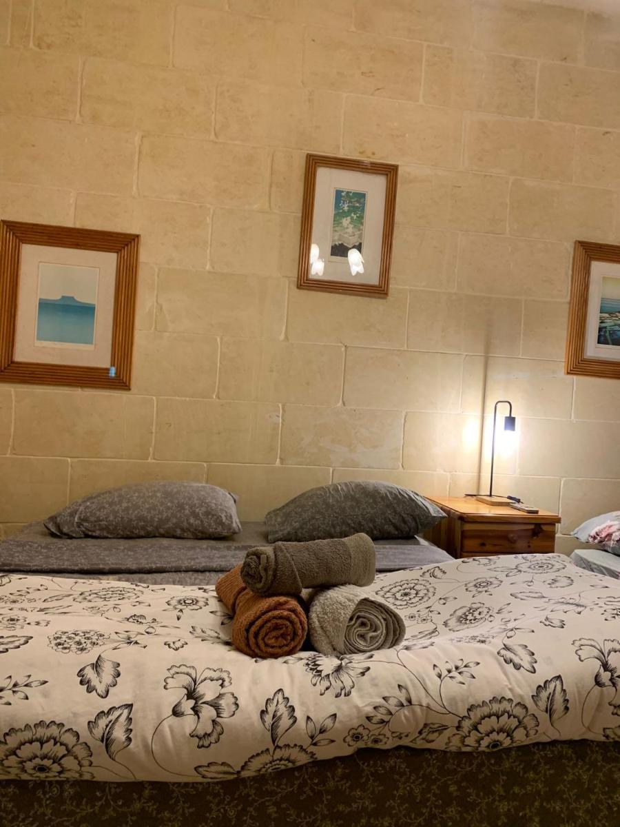 Gozo Serenity Haven Sleeps 4, Private Bath & Healthy Breakfast - Housity