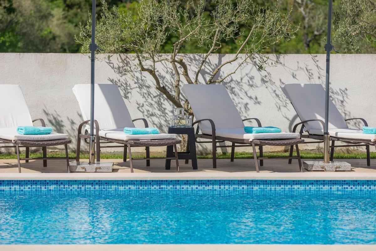 Villa Prisedi - Housity