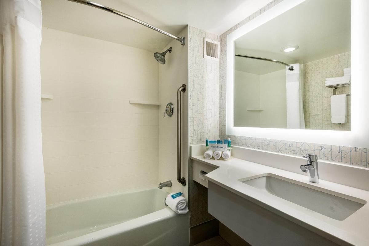 Holiday Inn Express Flint-Campus Area, an IHG Hotel - Housity