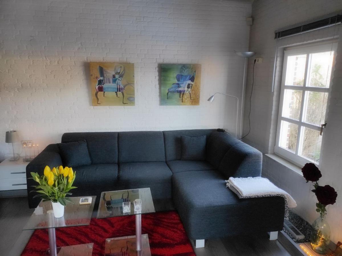 Room to rent with own entrance, living room and bathroom - Housity