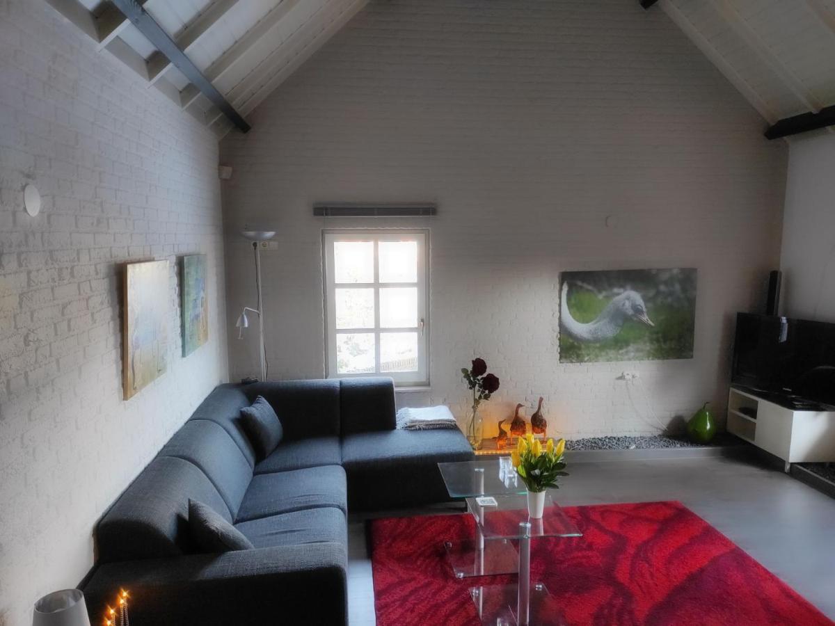 Room to rent with own entrance, living room and bathroom - Housity