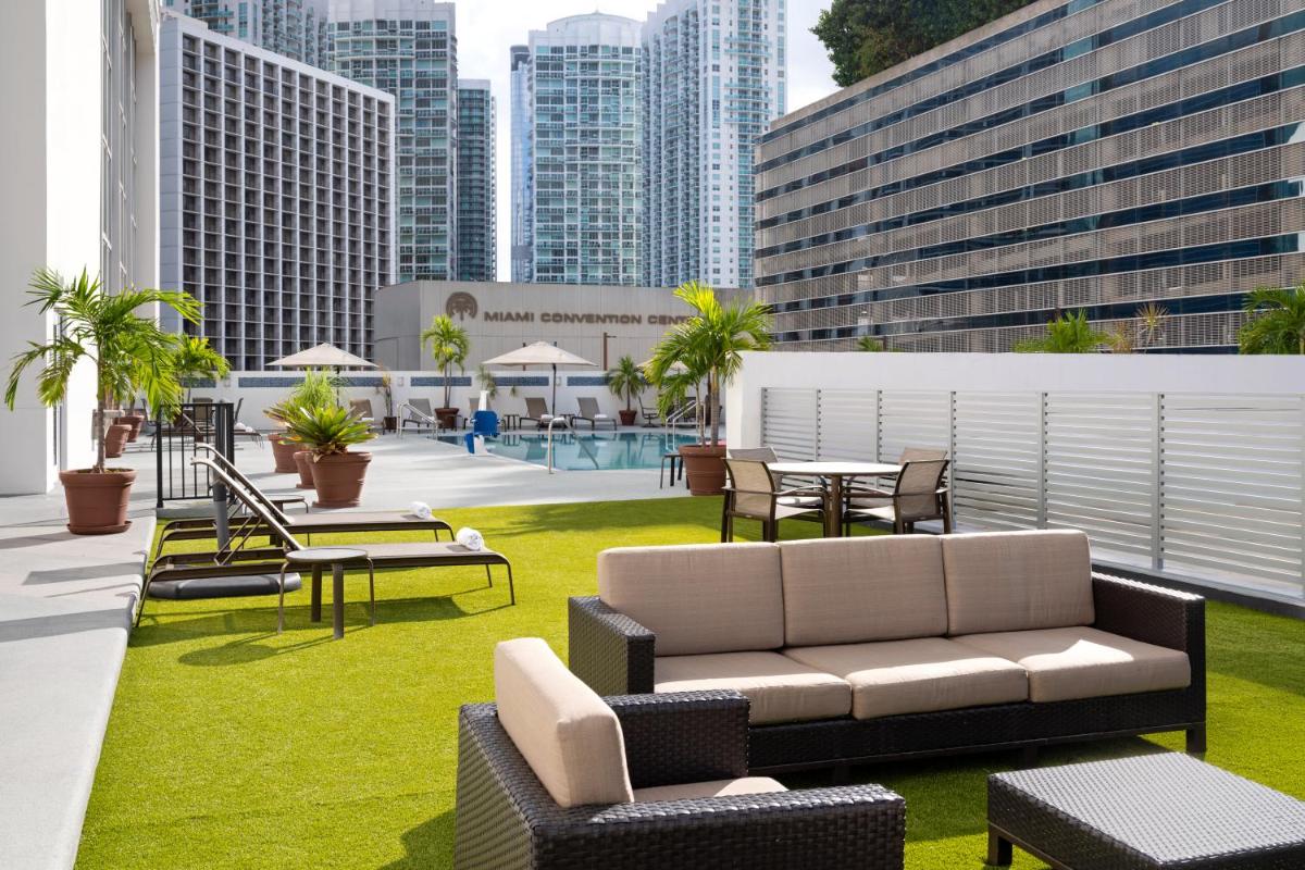 Courtyard Miami Downtown Brickell Area - Housity