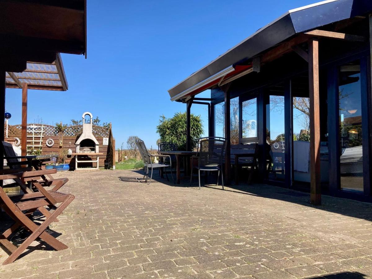 House Marijke with winter garden and direct access to the Lauwersmeer - Housity