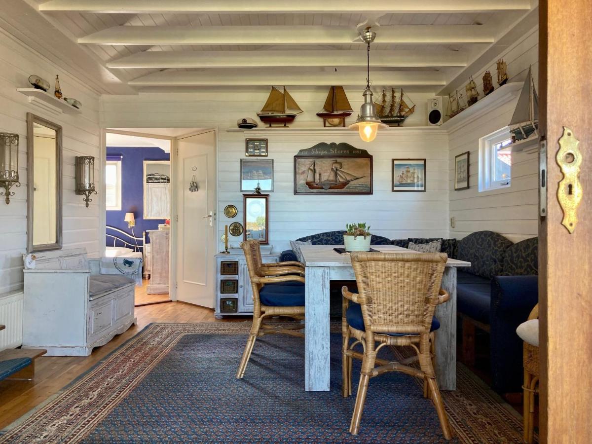 House Marijke with winter garden and direct access to the Lauwersmeer - Housity