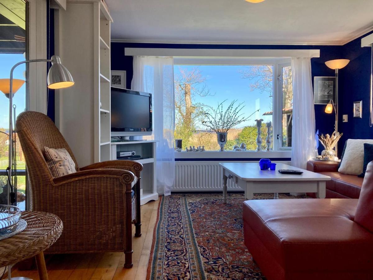House Marijke with winter garden and direct access to the Lauwersmeer - Housity