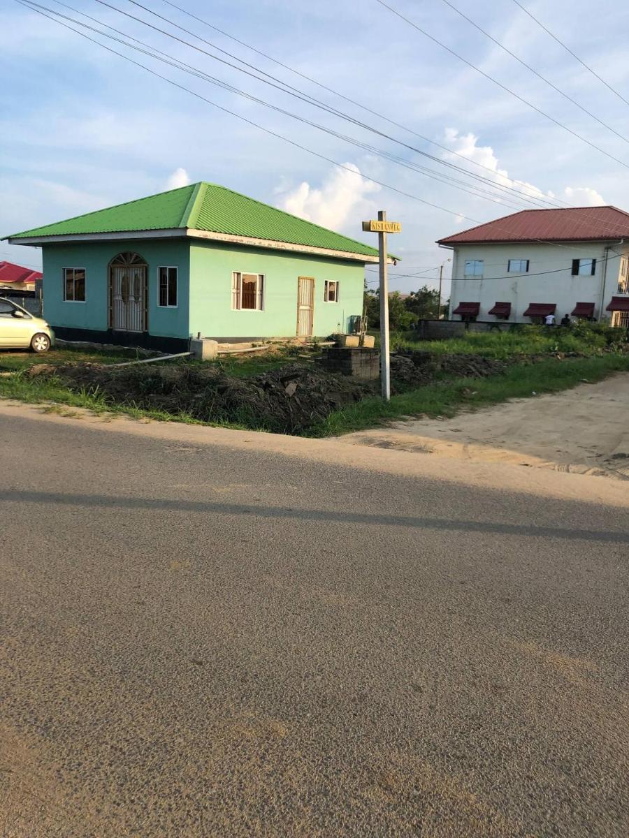 Logerthine Josy Suriname - Housity