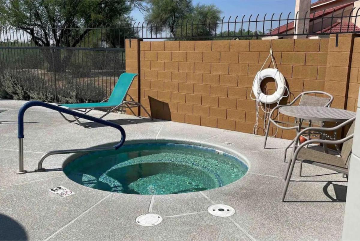 Private Home - Billiards, Mountain Views, Private Desert Access, HOA Pool & Spa, BBQ, at Lambert Park - Bourbondale - Hizvo