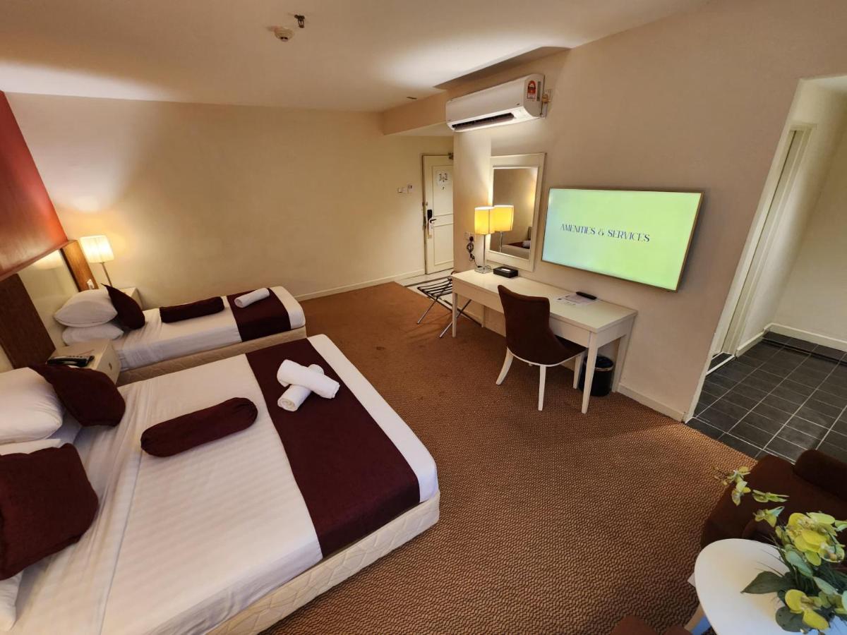 The Grand Puteri Hotel - Housity