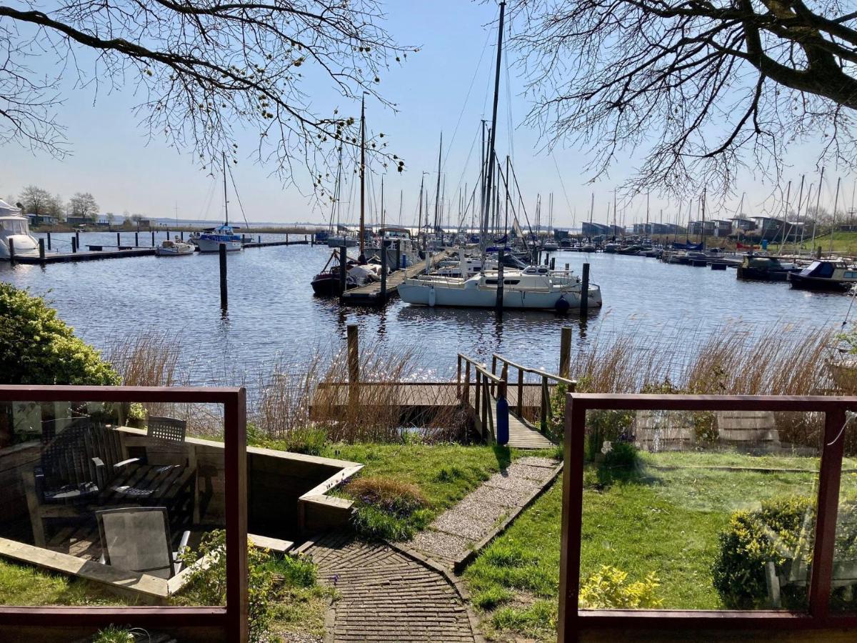 Tolles 2 Pers Haus König mit Hafenblick am Lauwersmeer - Housity