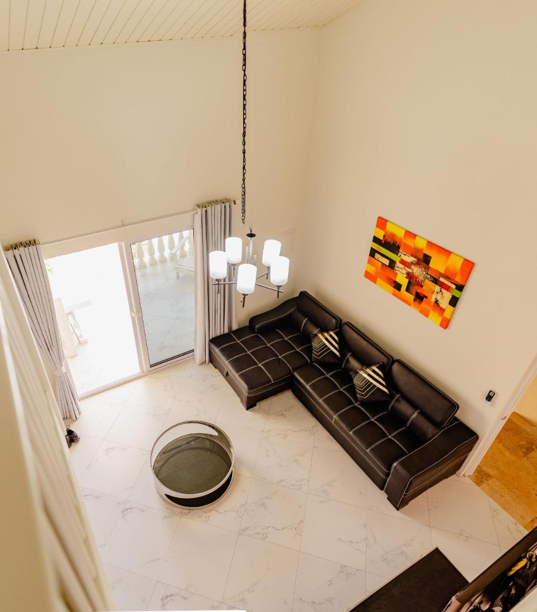 Gorgeous 2-bedroom apartment 2 km from Eagle beach - Housity