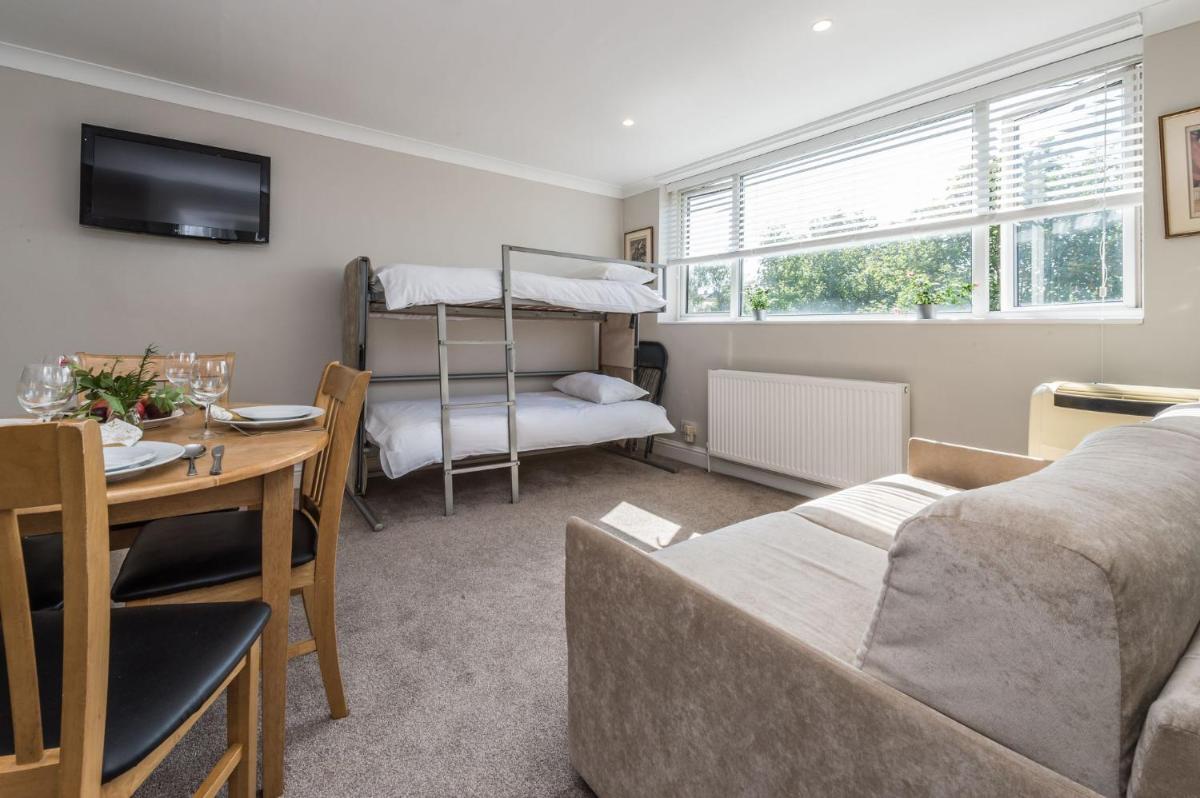 Stylish apartment 12 minutes by tube from Oxford Street free WIFI and Ac - Housity