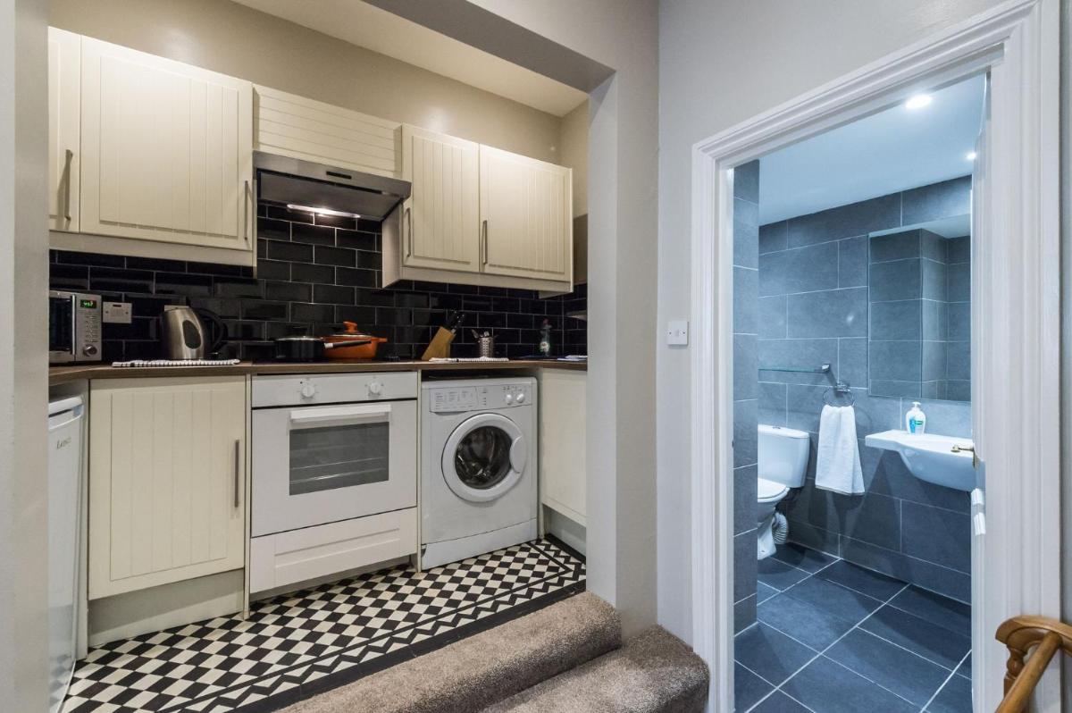 Stylish apartment 12 minutes by tube from Oxford Street free WIFI and Ac - Housity