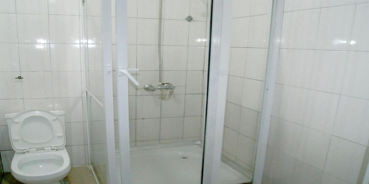 Room in Lodge - Tiffany Hotels and Towers - Housity