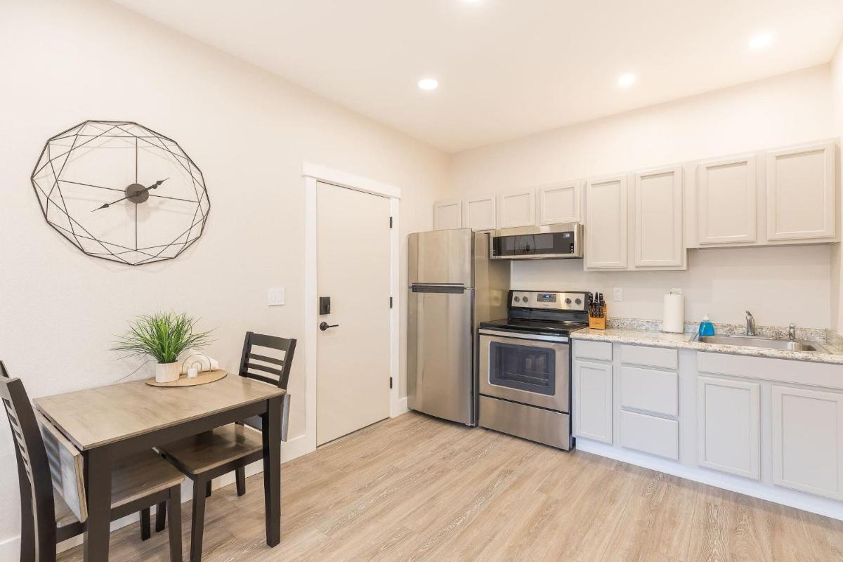 Updated 2 Bedroom Apartment - Housity