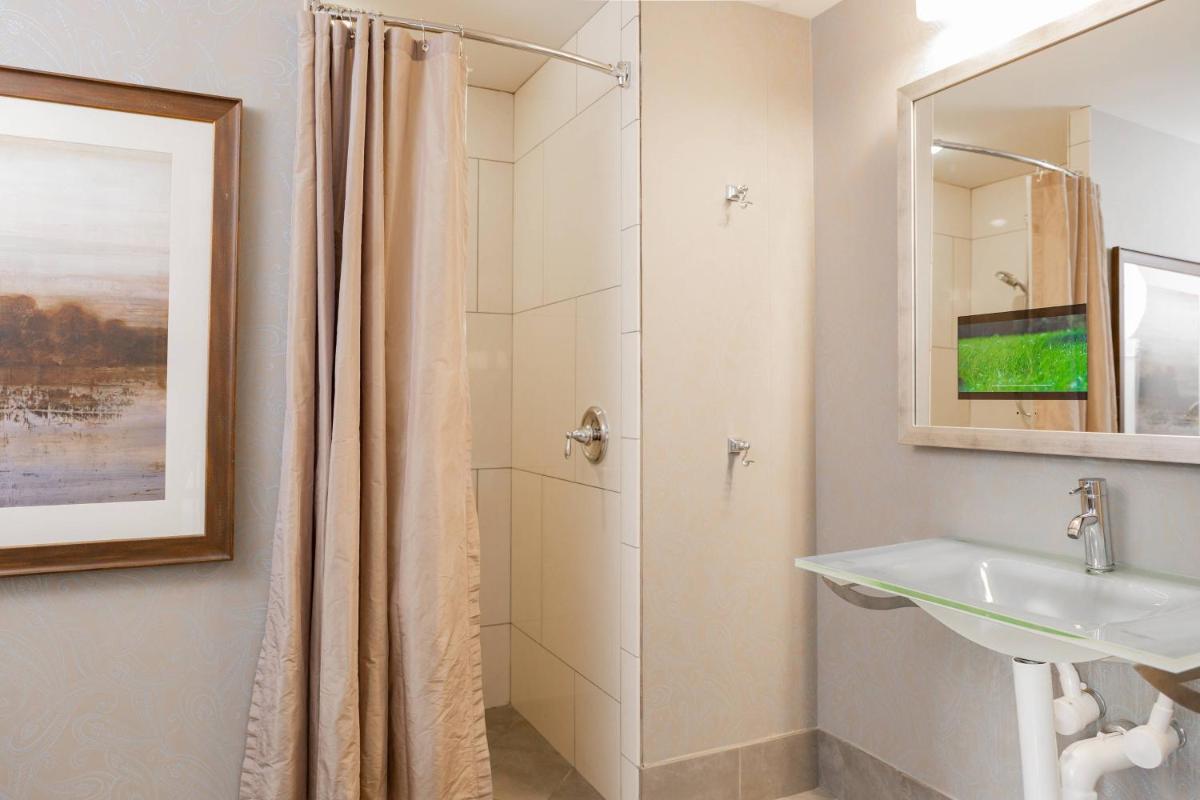 Hotel Blackhawk, Autograph Collection - Housity