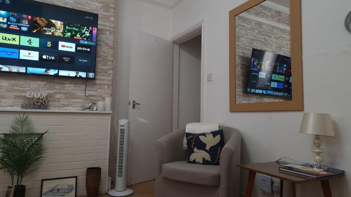Spacious 1 Br Near Lincoln City Centre Amenities - Housity