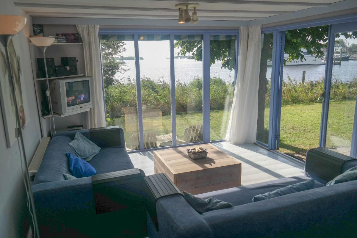 8 pers. Holiday home Carla in front of the Lauwersmeer - Housity