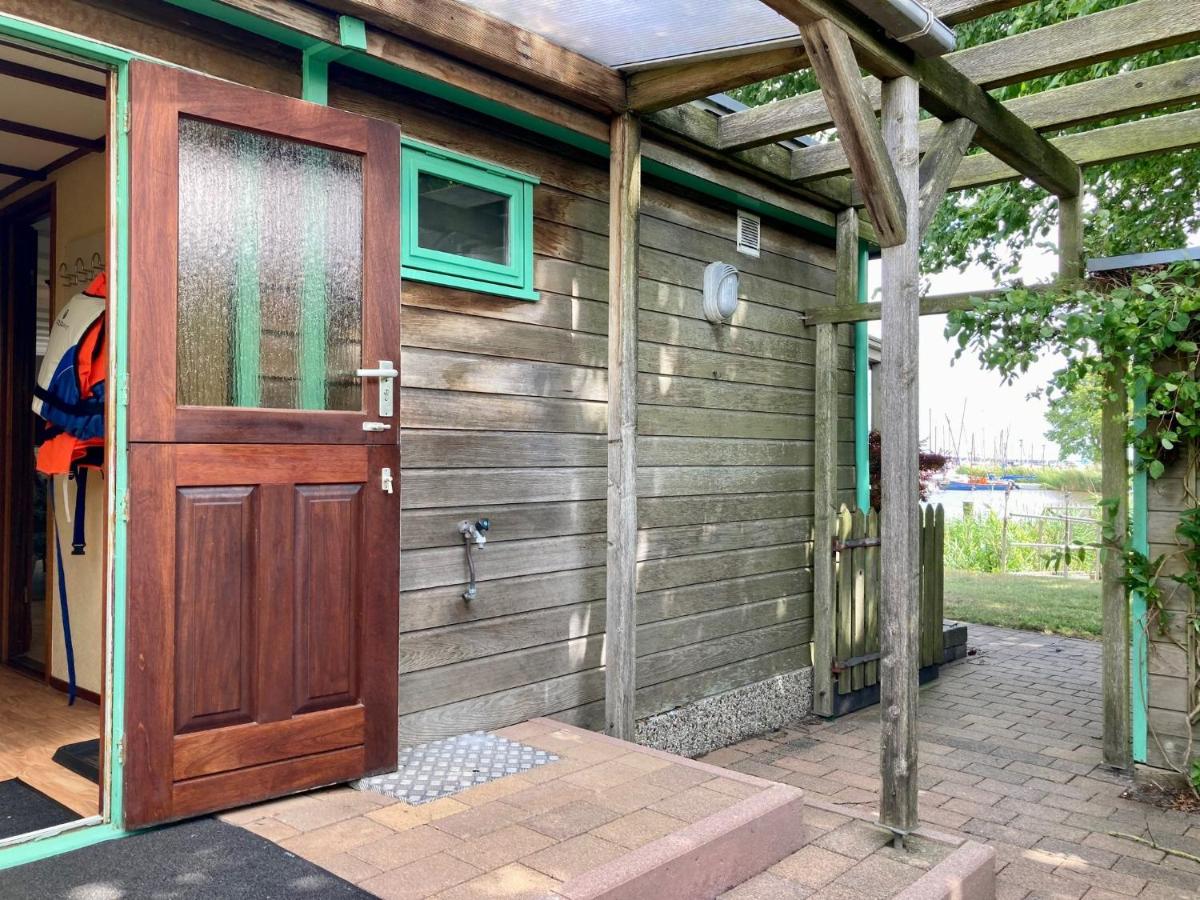 4 pers Holiday Home Hilla with winter garden in front of the dike directly on the Lauwersmeer - Housity