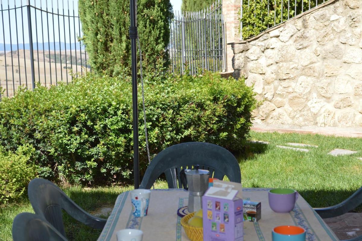 House with private garden in the Crete Senesi - Housity