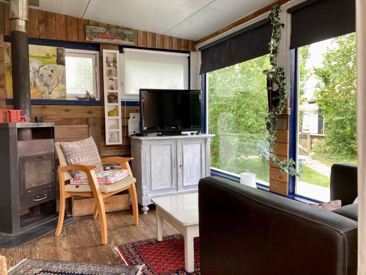 Het kleine Huis mobile home by the harbour and the Lauwersmeer - Housity