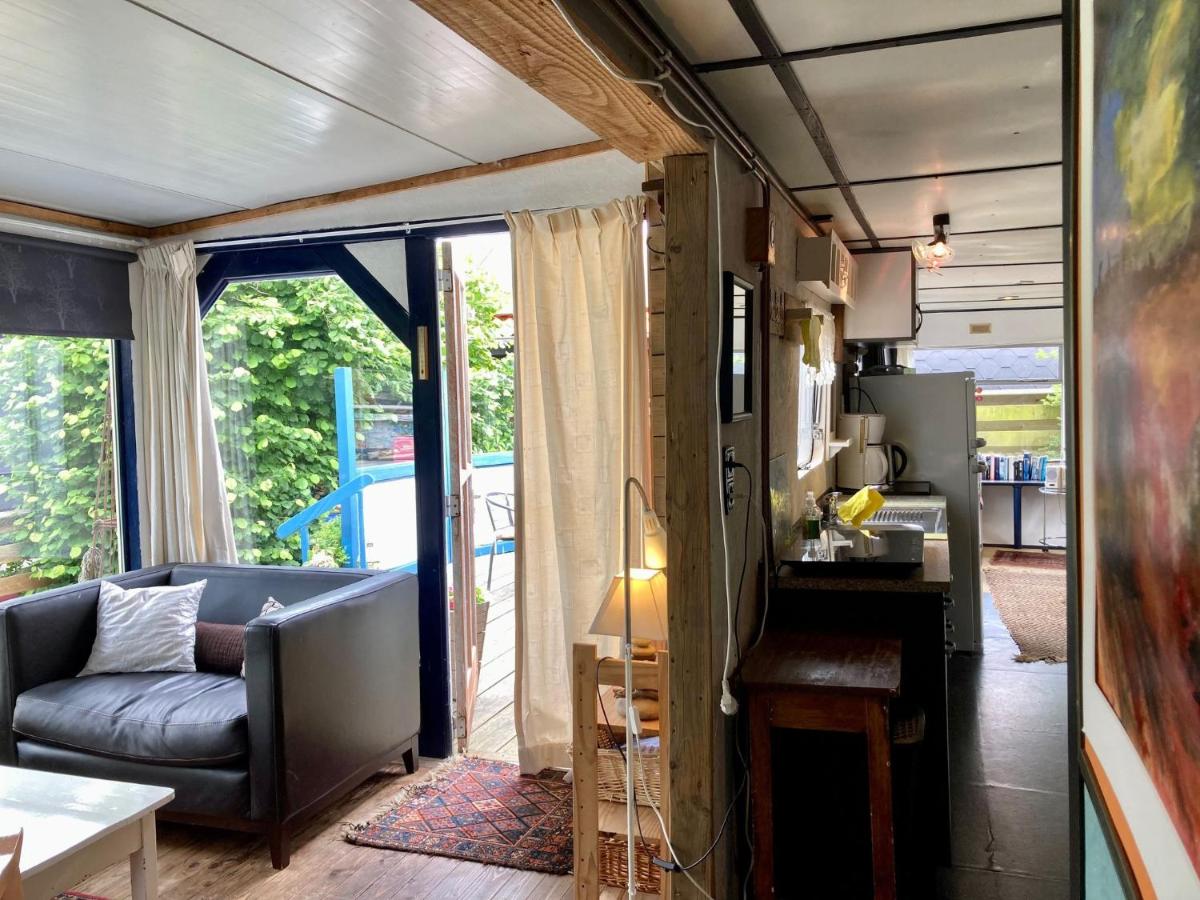 Het kleine Huis mobile home by the harbour and the Lauwersmeer - Housity