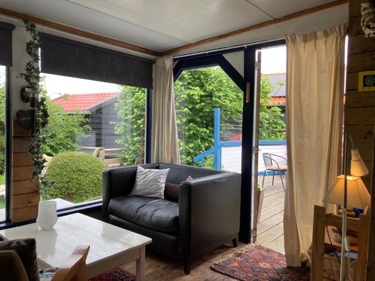 Het kleine Huis mobile home by the harbour and the Lauwersmeer - Housity