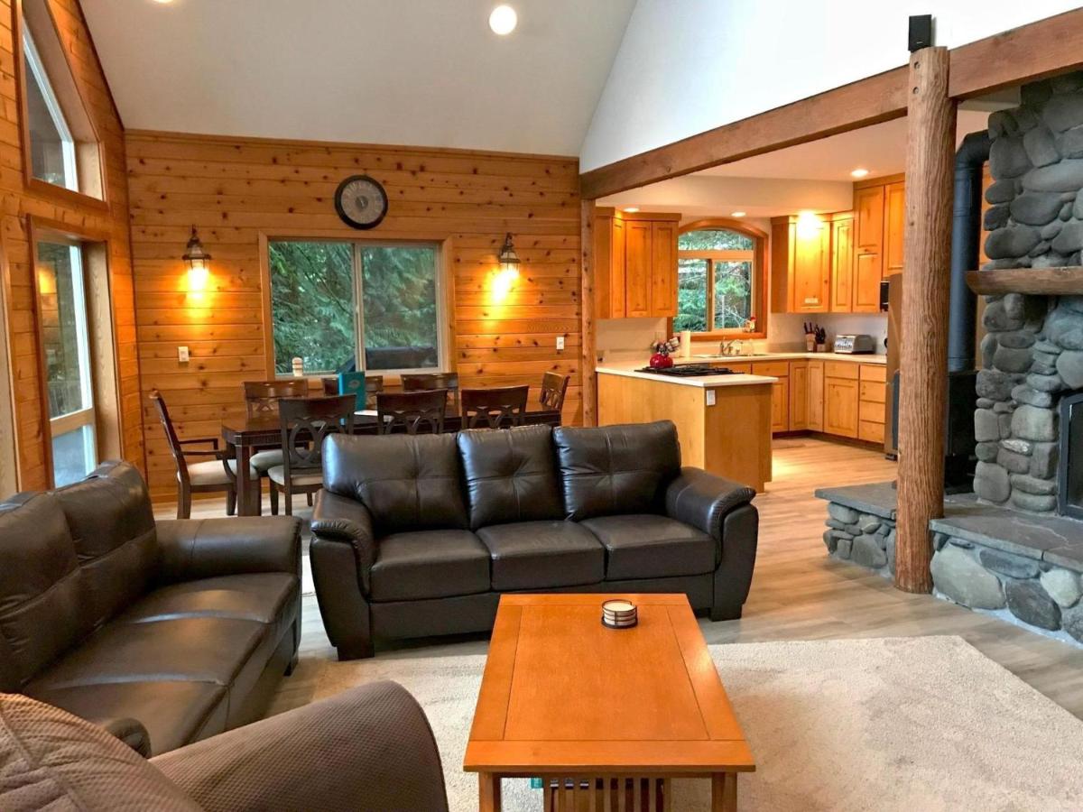 Silver Lake #7 - Unsurpassed lakefront views from this spectacular pet-friendly - Housity