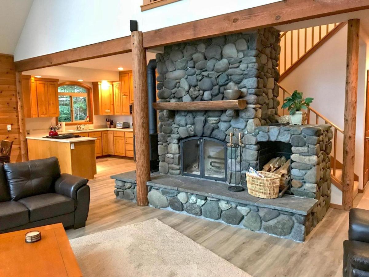 Silver Lake #7 - Unsurpassed lakefront views from this spectacular pet-friendly - Housity