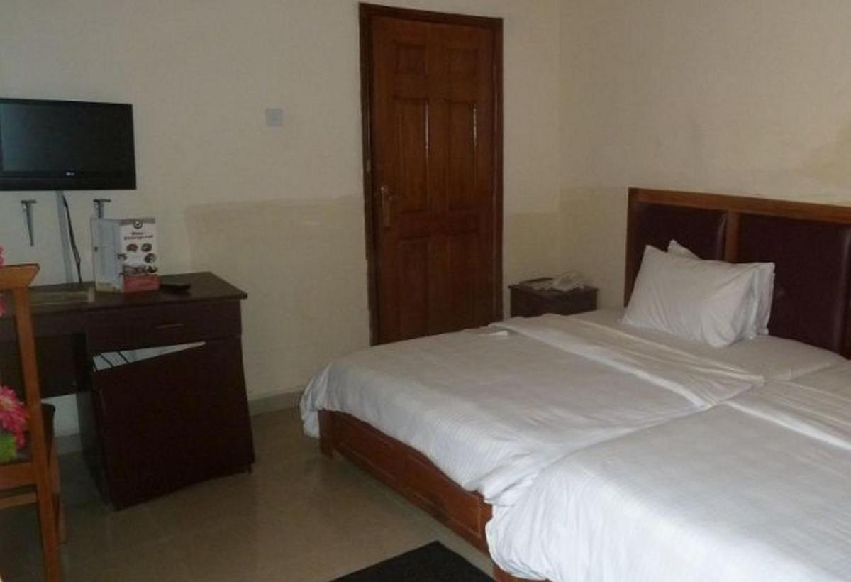 Room in Lodge - Definite Destiny Hotel - Housity