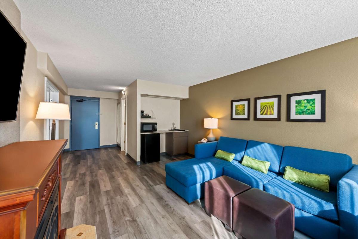 Comfort Inn & Suites Omaha Central - Housity