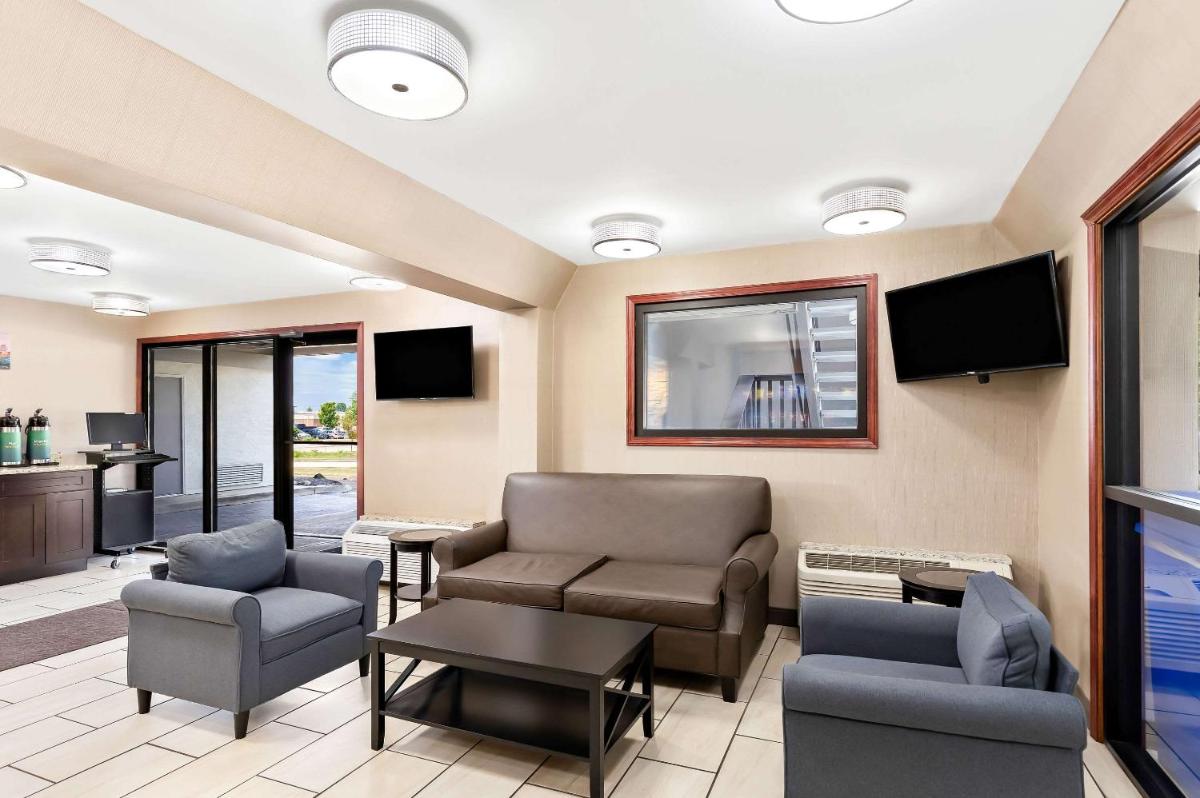 Quality Inn Middleburg Heights near Cleveland Airport - Housity