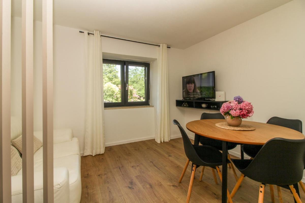 Roža in Sveti Bartol (Haus für 2-3 Personen) - Housity