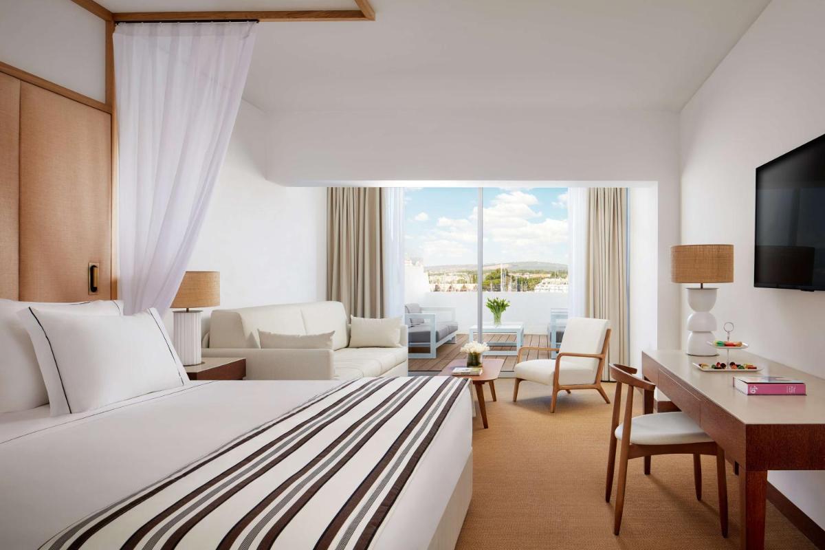 Uma cama ou camas num quarto em Tivoli Marina Vilamoura