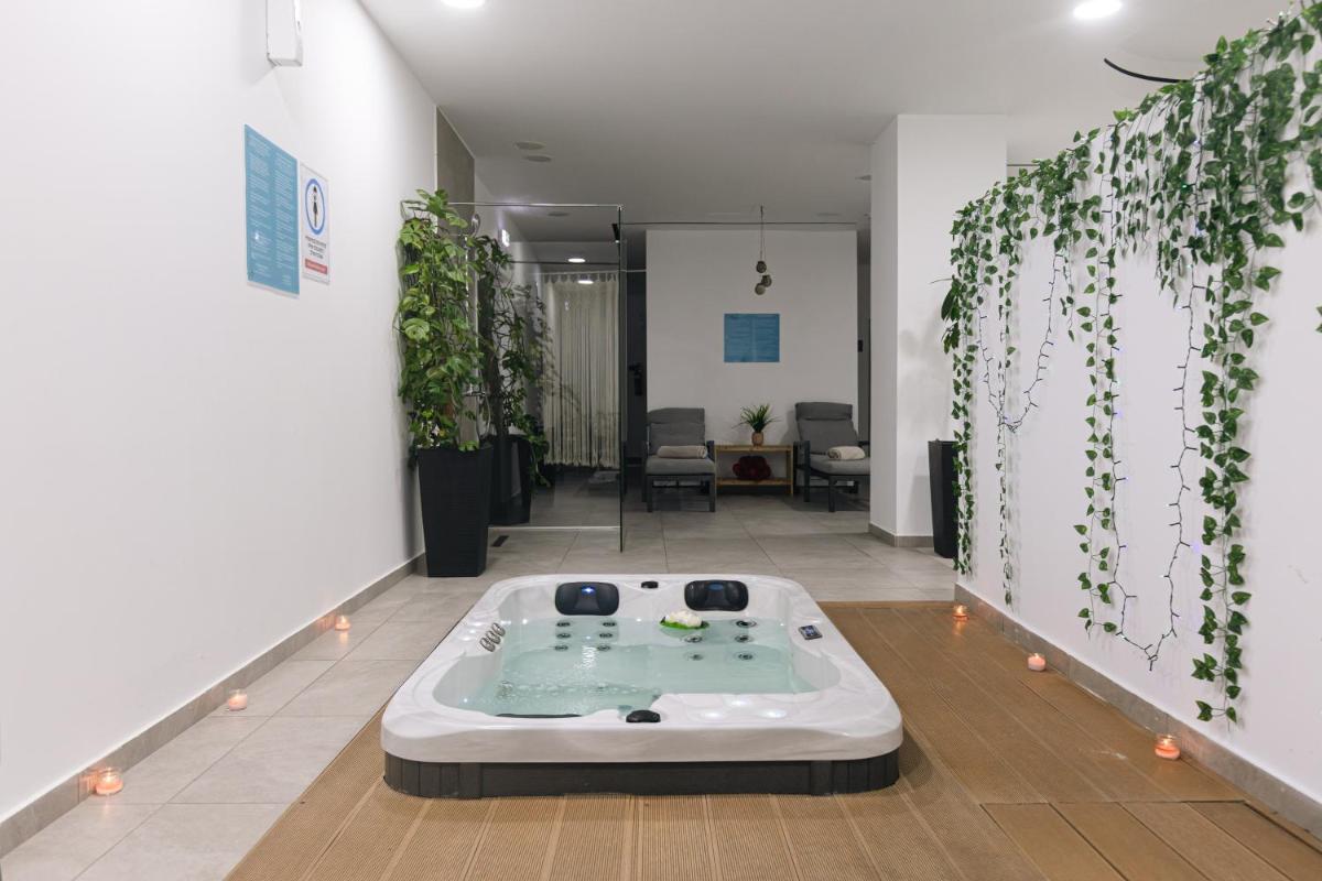 Caramela Luxury Apts - Housity