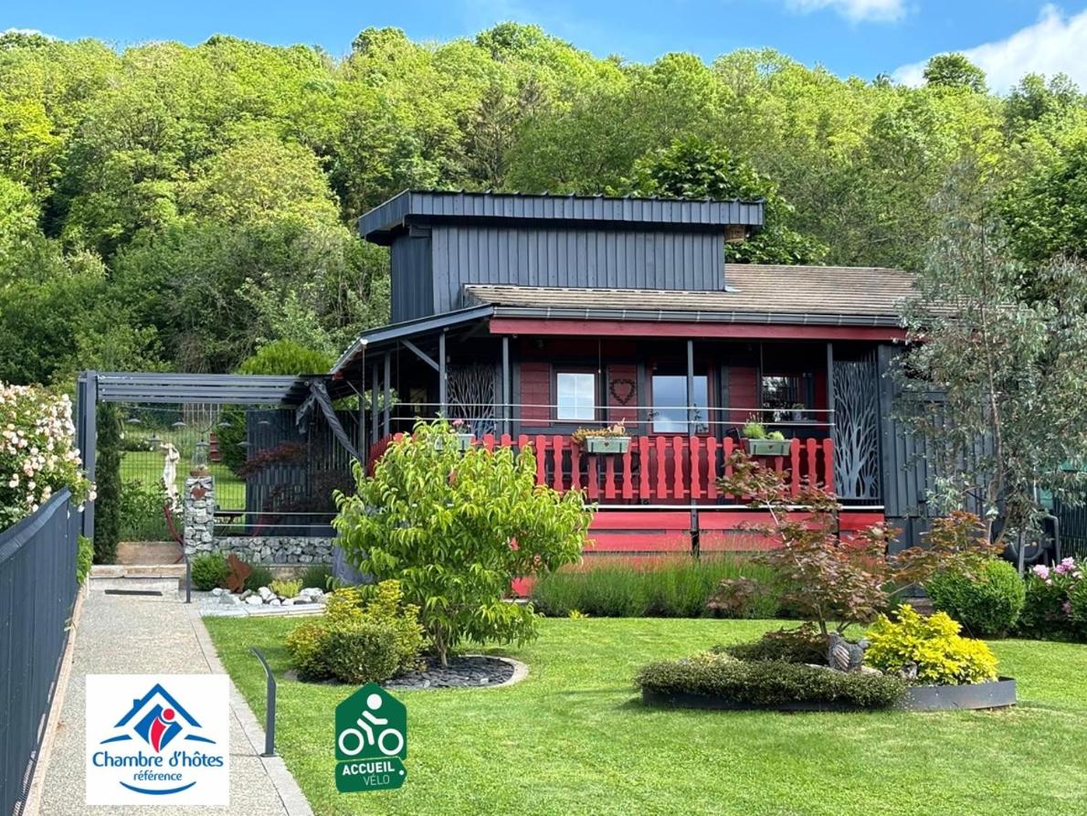 TiNY HOUSE LE CHALET LIT KING SIZE -TERRASSE - PETIT DÉJEUNER-CLIMATISATION -PARKING - Housity